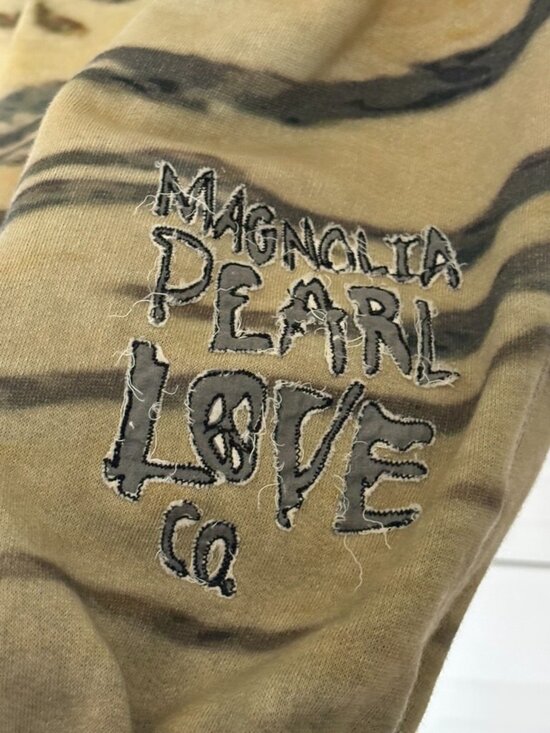 Magnolia Pearl Tiger Capri La Jolla Joggers, Big Cat OS - Picture 9 of 10